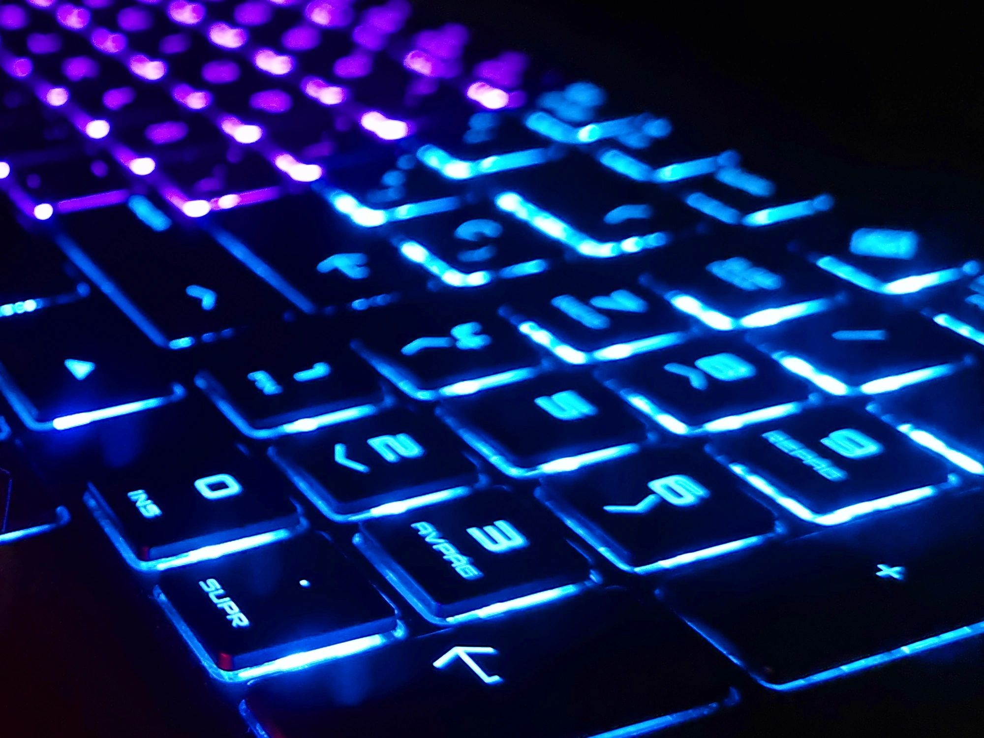 Keyboard gaming neon untuk slot populer